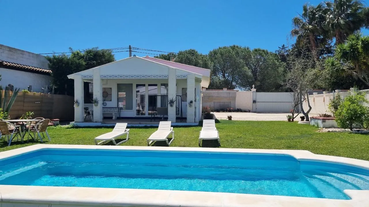 הוילה צ'יקלנה דה לה פרונטרה Casa Poniente בקתה
